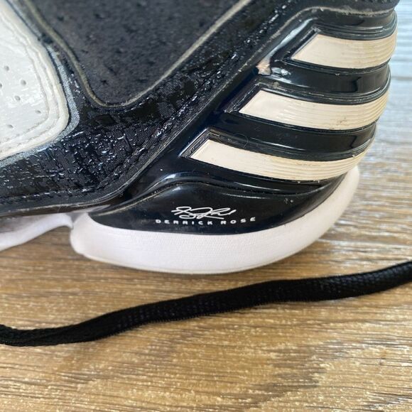 Derrick Rose BasketBAll Shoes  - Picture 2 of 9